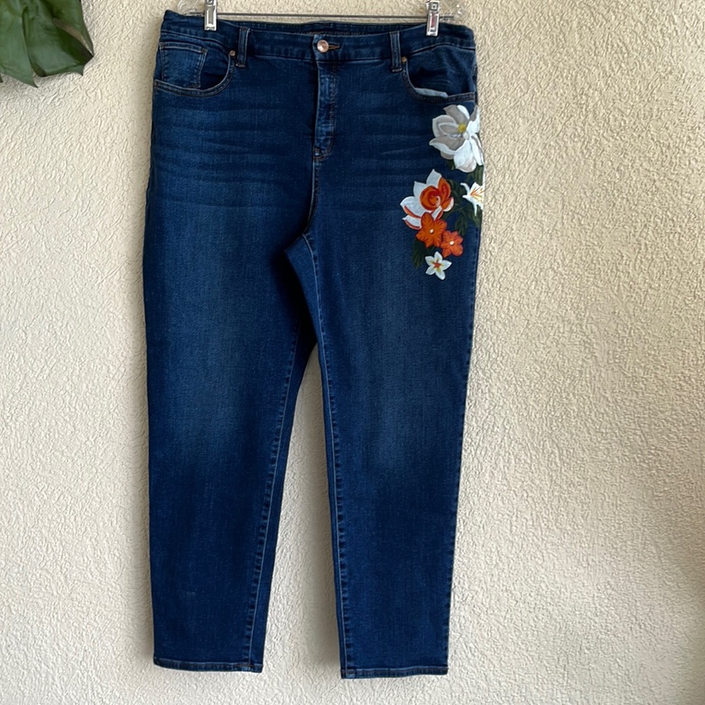 CHICO'S Jeans  SO SLIMMING GIRLFRIEND ANKLE SIZE 3